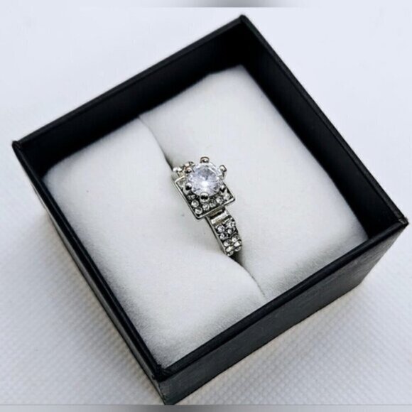 Eiffel Tower 4 Claw Zirconia Silver Tone Anniversary/ Engagement Ring - Picture 2 of 10